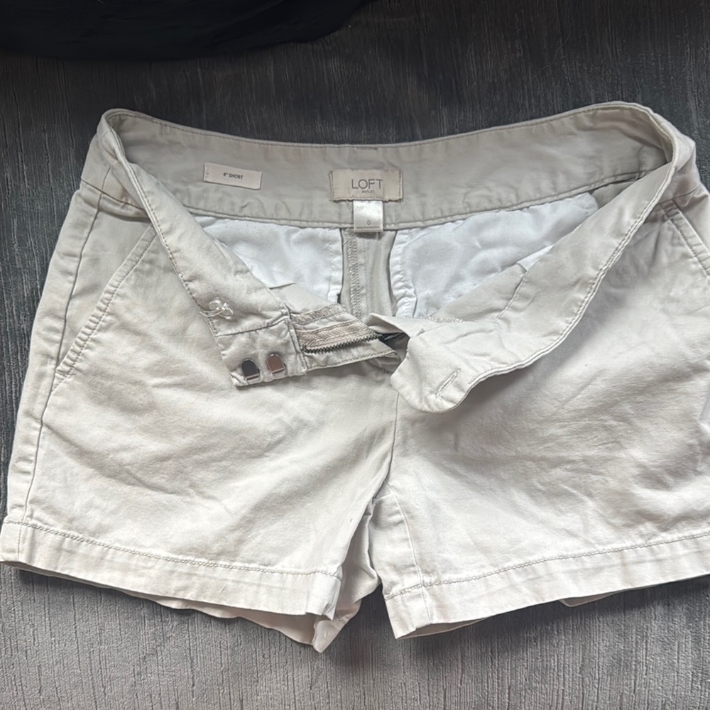 LOFT Women's Cream Shorts